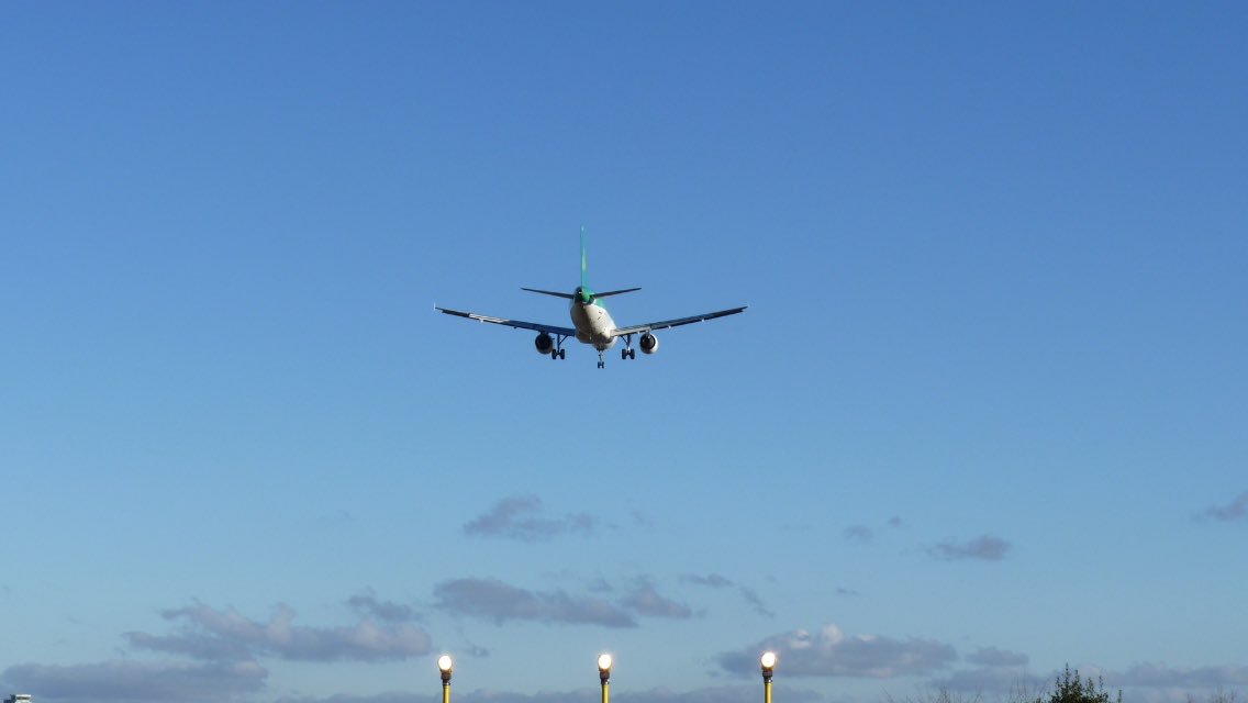 AviationLoverUK's tweet photo. #EI204 #A320 #EI-EDS DUB to Manchester 04-12-16 https://t.co/VD7iEXEhOE