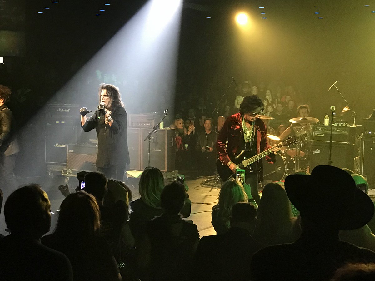 RocknAZ66's tweet photo. The Hollywood Vampires at Alice Copper's Christmas Pudding charity show last night! Great show! #rocklegends #kickass #rockmusic https://t.co/OECVtqeiHV