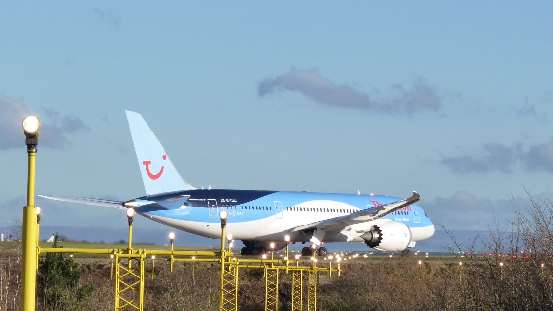 AviationLoverUK's tweet photo. #TOM108 #Boeing787 #G-TUIC Manchester to BGI 04-12-16 https://t.co/Q5Tv4vP9qA