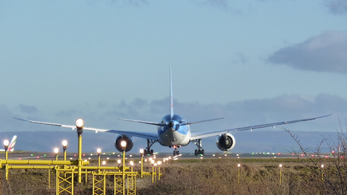 AviationLoverUK's tweet photo. #TOM108 #Boeing787 #G-TUIC Manchester to BGI 04-12-16 https://t.co/Q5Tv4vP9qA