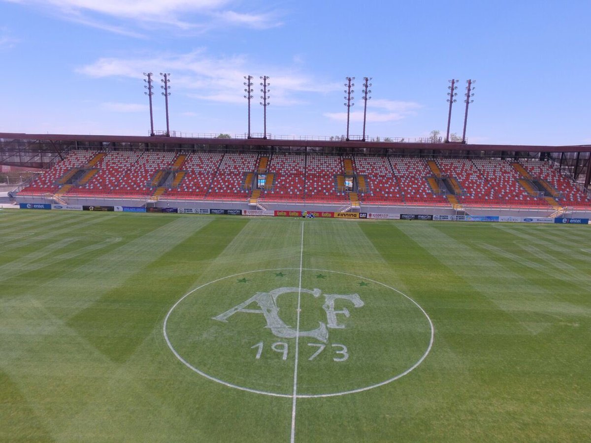 titan_flores's tweet photo. 2da foto del estadio de #Cobreloa y #Calama,así lucirá hoy en homenaje a #chepacoense @MauricioIsaacS https://t.co/SMj8mgGAL5