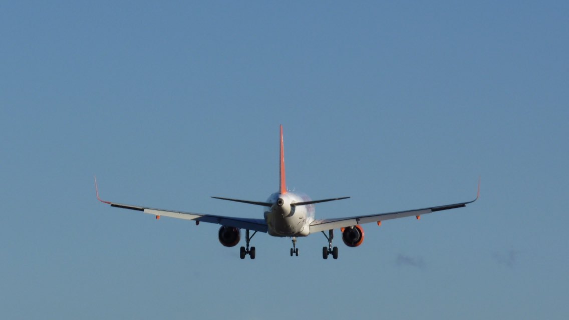 AviationLoverUK's tweet photo. #U21950 #A320 #G-EZWZ GVA to Manchester 04-12-16 https://t.co/jGyEbswdbw