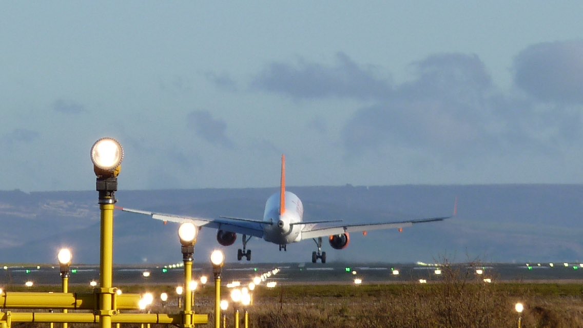 AviationLoverUK's tweet photo. #U21950 #A320 #G-EZWZ GVA to Manchester 04-12-16 https://t.co/jGyEbswdbw