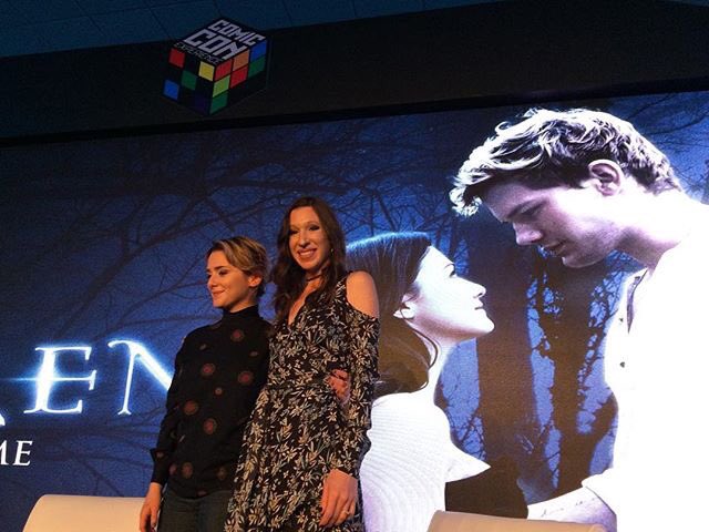 Paty_Mockingjay's tweet photo. rainhas de Fallen sim ou com certeza
@Addijay and @laurenkatebooks
#FallenNaCCXP https://t.co/uw9B9Uowo0