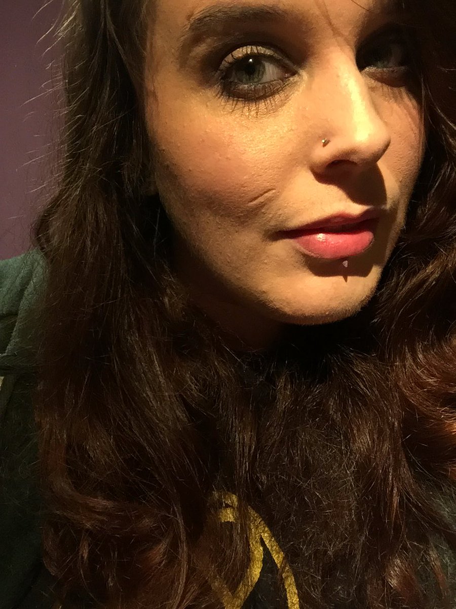 UKKittyKat16's tweet photo. Off to see BFMV! Looking okay. Still Ill though :( #nolipstick #naturallip #bfmv #shimmer #ill #nofilter https://t.co/JrXIq2hFHh