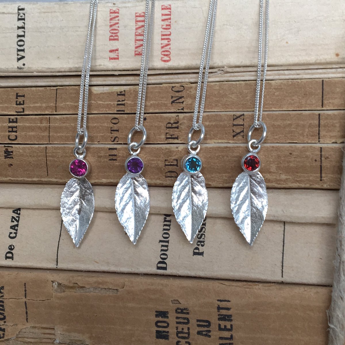 KYoungJewellery's tweet photo. So thrilled to finally share these -
Gemstone pendants cast from real leaves!! https://t.co/k1EnGpfu4D https://t.co/xxPSshI2WS
