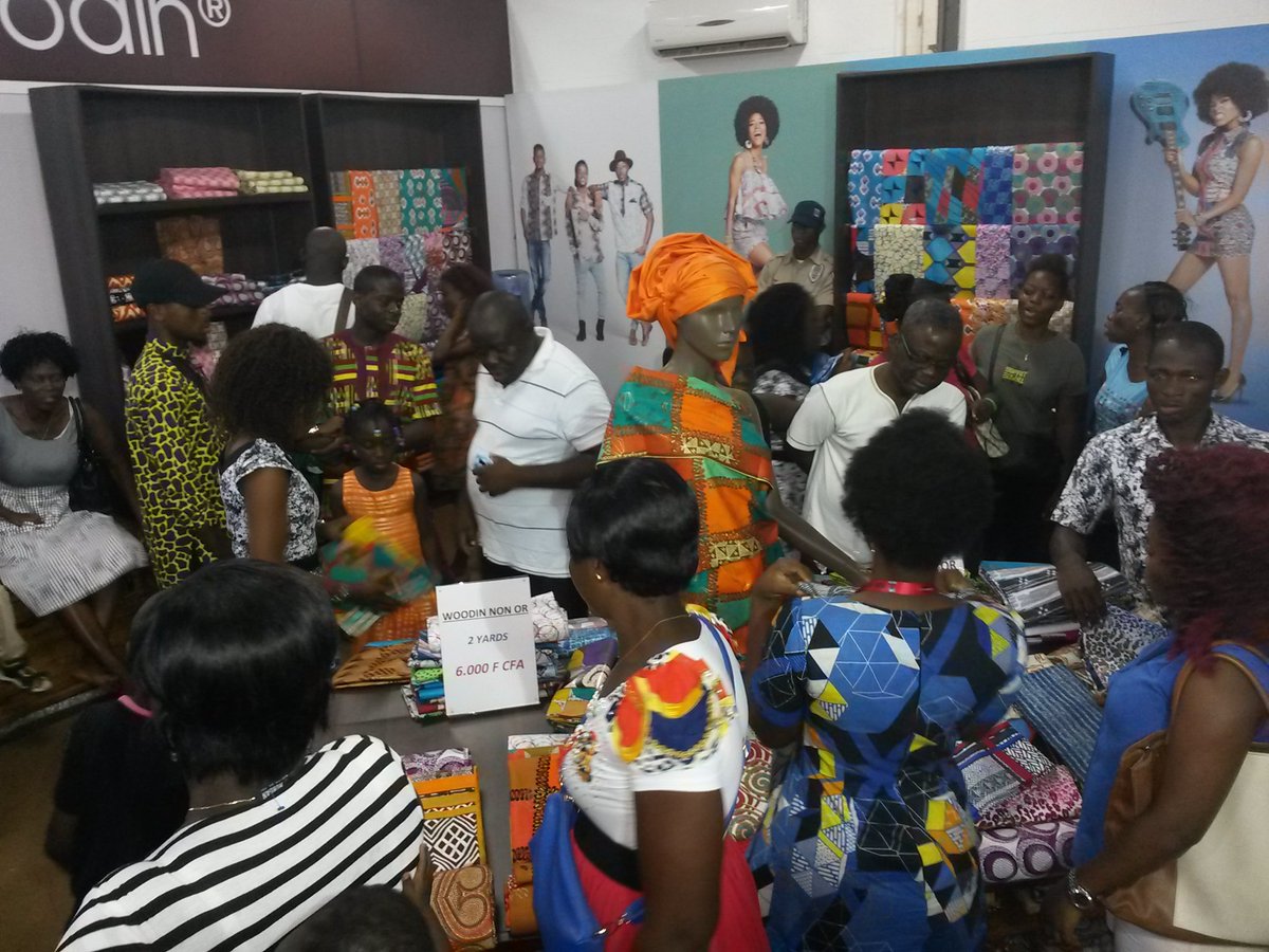 VliscoTogo's tweet photo. La #promotion continue ici au #VillageVlisco Pavillon OTI. Les clients n'attendent plus de se faire conter le rêve. Et vous ? #TGFIL13 https://t.co/ui6ztlFeUt