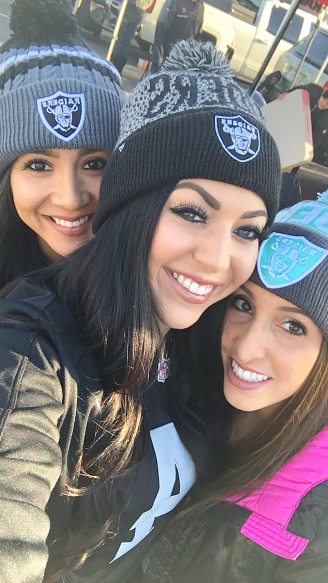 Happy Football Sunday! Go Raaaiiddeeerrssss!!!! 🏈💀🙌🏼 #RaiderNation #RaidersPix