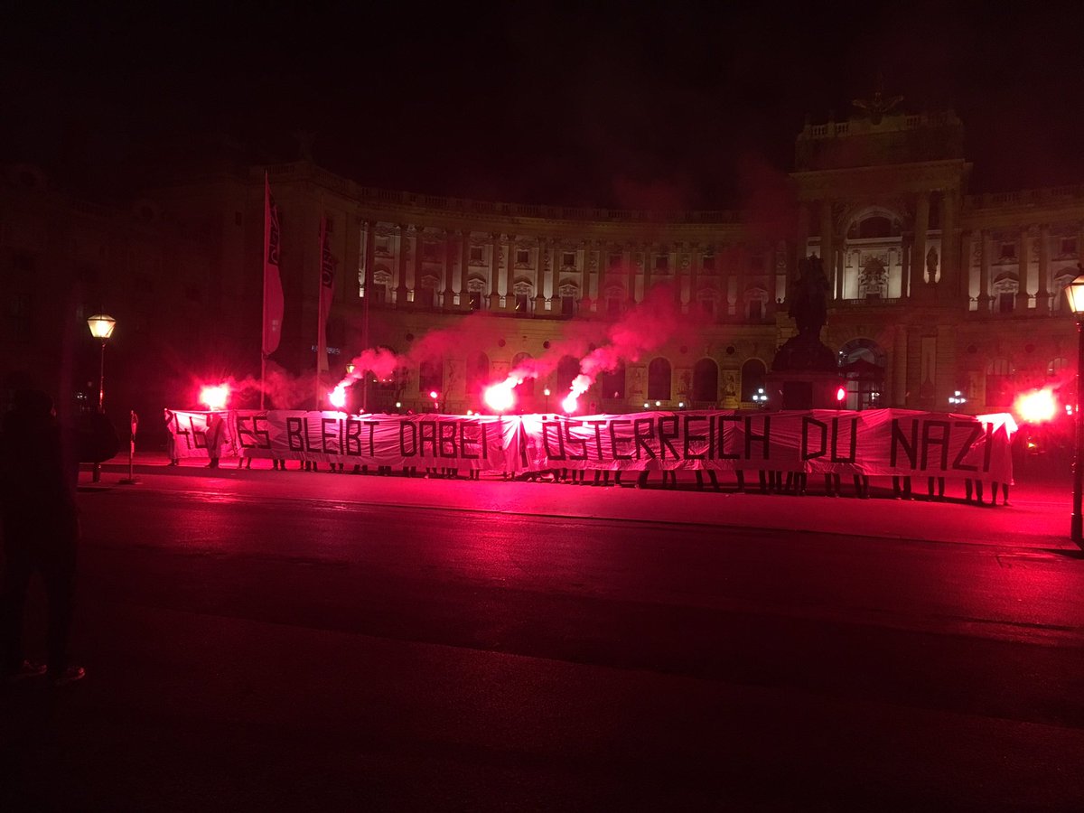antifa_w's tweet photo. Es bleibt dabei: Nein, wir lieben dieses Land und seine Leute nicht! #bpw16 https://t.co/I4Lk2mw8VY