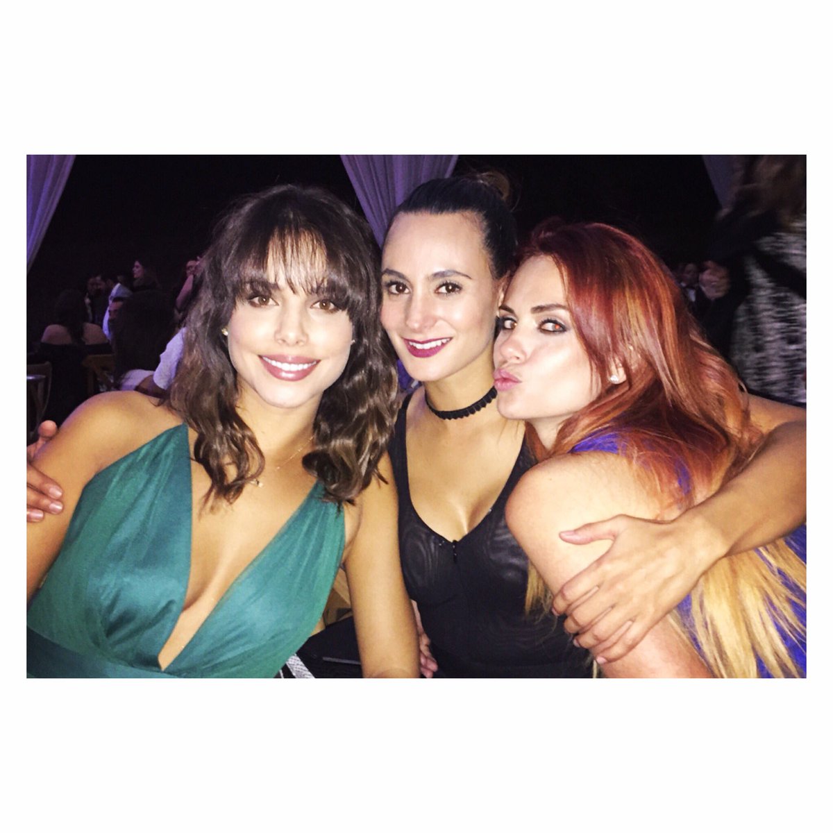 SandraKai's tweet photo. Las quiero taaaaantoooo!!!!! 💚💙💛💜@vanerestre @lauracarmine #wedding #friends #weddingparty #celebration #bride #happy https://t.co/GozKMSR30g
