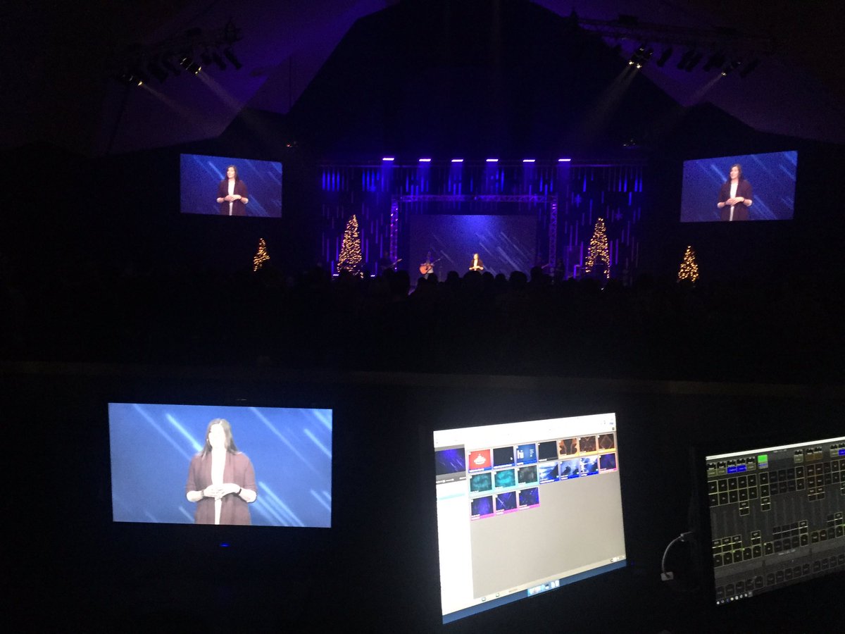 kylemglenn's tweet photo. Tiffany hosting at Tempe. #svcctempe @SVCCTempe #temperising https://t.co/nYP1d1qlFK