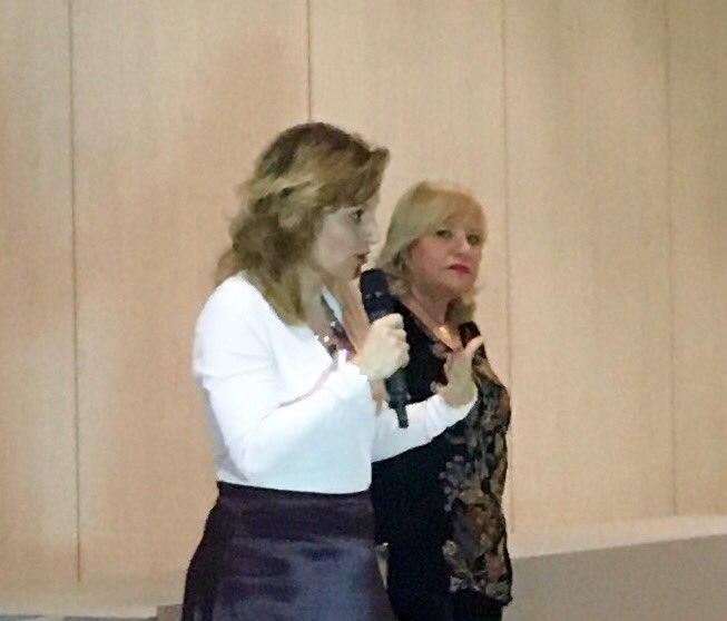 lauracano's tweet photo. Rossana Lara y Sandra Rivera de Punt Magic imparten el taller 'Tarot, el espejo de la vida' en @Magic_Fira #magic2016 https://t.co/wVXyc1tyzP