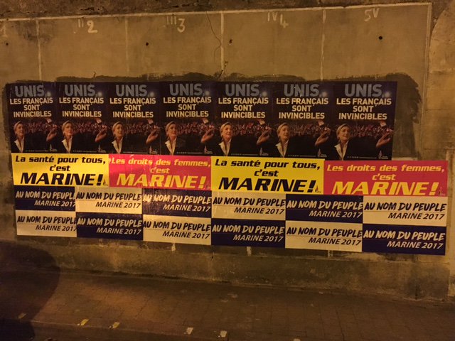 JulieApricena's tweet photo. Les patriotes du #FNJCher sur le terrain pour rappeler que "La santé pour tous" et les "vraies retraites" c'est #AvecMarine .
#AuNomDuPeuple https://t.co/5BaLniPJmg