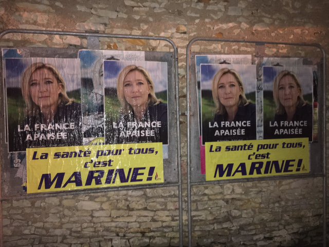 JulieApricena's tweet photo. Les patriotes du #FNJCher sur le terrain pour rappeler que "La santé pour tous" et les "vraies retraites" c'est #AvecMarine .
#AuNomDuPeuple https://t.co/5BaLniPJmg