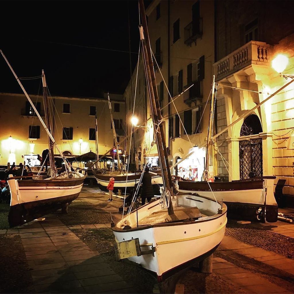 igers_sassari's tweet photo. Un'installazione davvero originale quella che, da ieri, occupa la piazza civica di #Algher… https://t.co/CT3dULLu2o https://t.co/2BkmgOyWO8