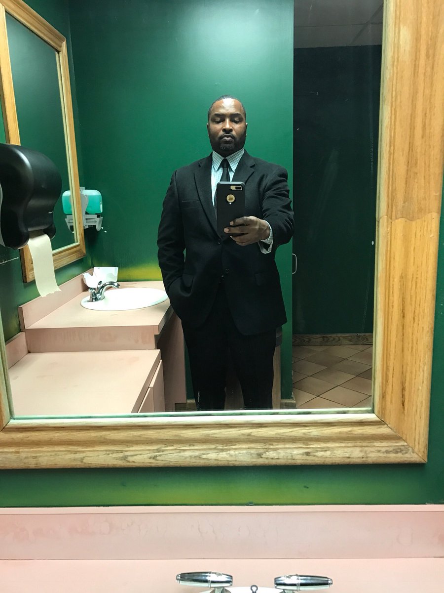 KenyaSH94's tweet image. Happy founders day to all men of Alpha Phi Alpha, but a special s/o to my Favorite Alpha Man, MY ICE COLD dad ! #SuaveIce #Spring98' 😎