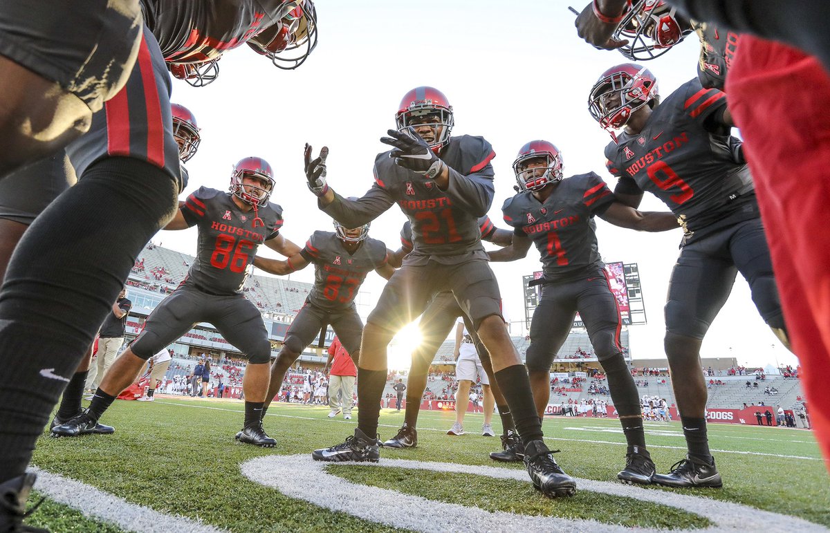 UHouston's tweet photo. Ready, set, VEGAS! #HTownTakeover to compete in @LasVegasBowl against @Aztec_Football Dec. 17th on @ABCNetwork. #GoCoogs 🐾 https://t.co/YBkB9pdEid