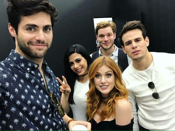 sobrinhov40's tweet photo. "Na próxima vez que eles vierem você vai "
#FallenNaCCXP #ShadowhuntersNaCCXP https://t.co/RQ4AQzZc7W