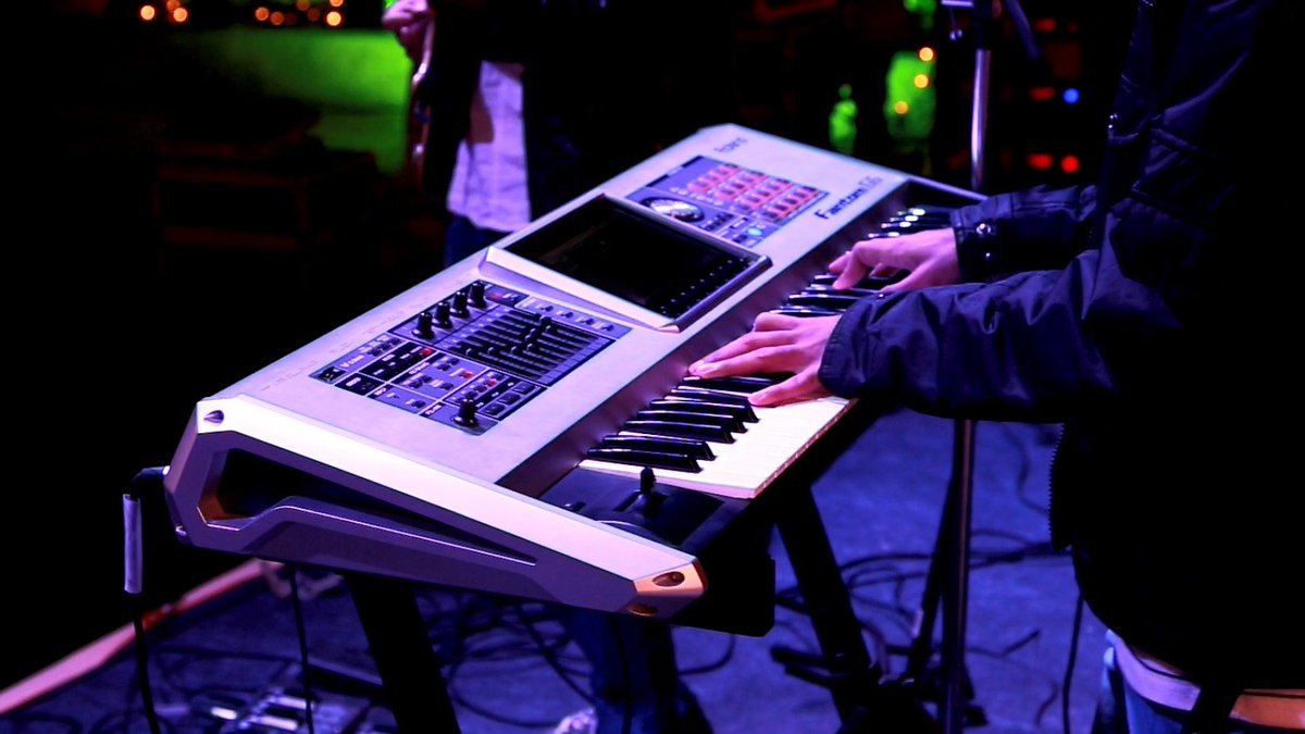 mohitonstage's tweet photo. when the moonlight looks more beautiful.
this one goes to my only love, Roland Fantom G6! <3 https://t.co/Sug2Qu9W8G