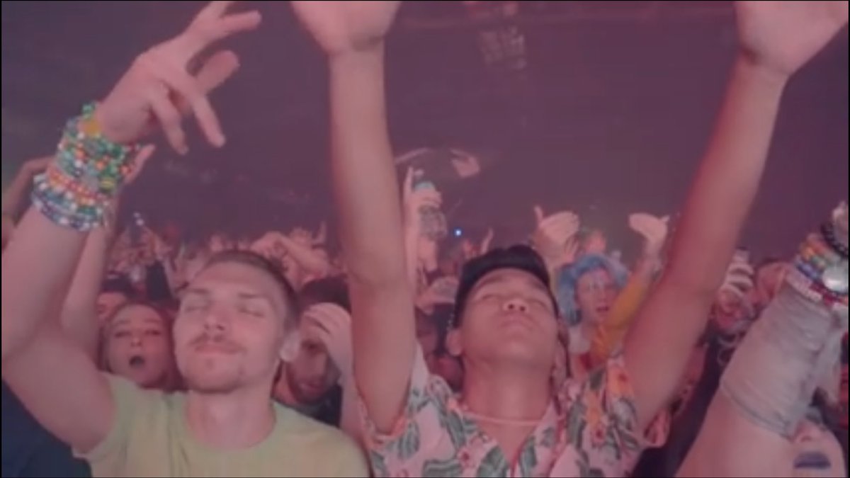 HomoSixx's tweet photo. Thanks @aboveandbeyond for putting me and my kandi on your video! πππ#pieroffear (Green Shirt) https://t.co/uomhGMb7wA