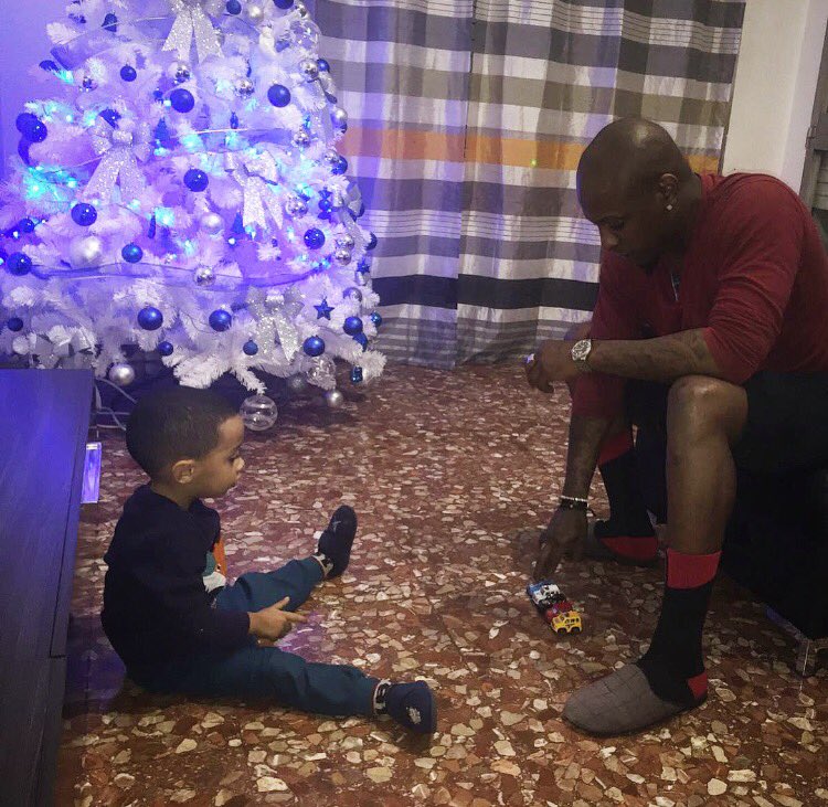 LitCorleone's tweet photo. Teach your child to be happy, not rich. When you grow up you will understand the value of things ... not the price #Christmastime https://t.co/ukQbpxbwHL