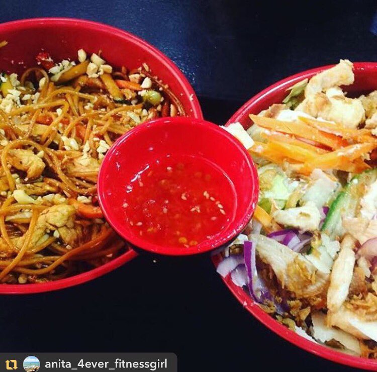 ¿Cómo va esa tarde de domingo?! ¿Qué cenamos hoy?!😋#repost vía:
@anita_4ever_fitnessgirl:Cheat meal?? 🤔🤔 #noodles #asianstreetfood #granada