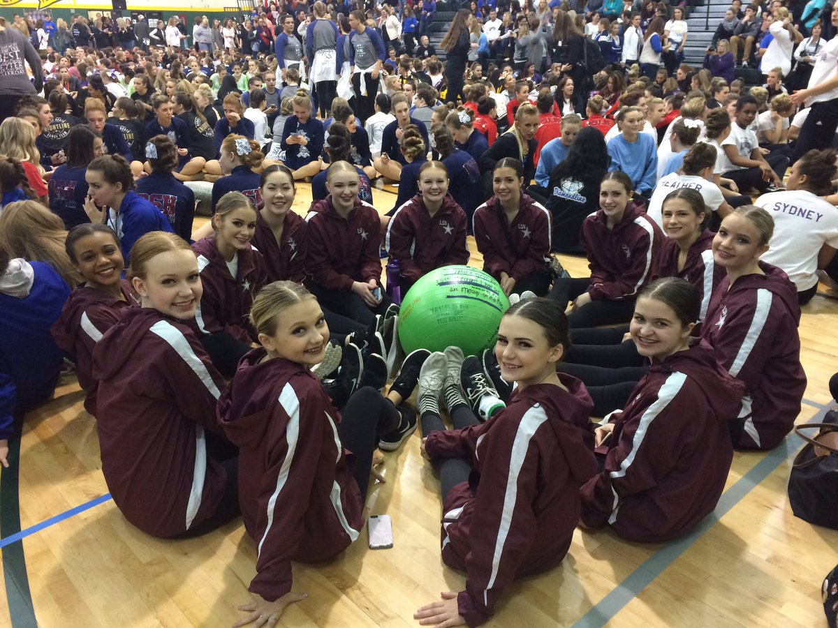 LSNorthernStars's tweet image. Congrats to the dance team- 1st place in jazz and 2nd place in Pom at the Lindbergh competition! Way to go!! 🙌🏻