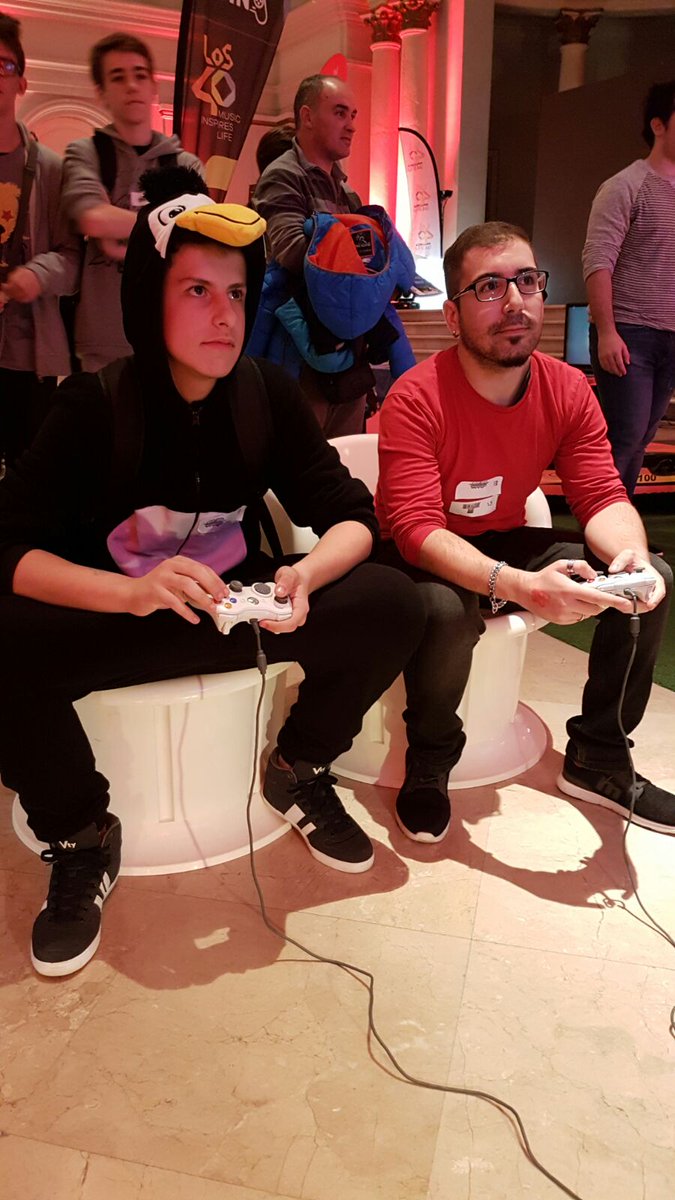 YouWin40's tweet photo. Pues sí, un #pingüino puede repartir de lo lindo. El ganador del #torneo #Tekken #YouWinMallorca  ha sido #LuisCosta https://t.co/RmjiFfRqkl