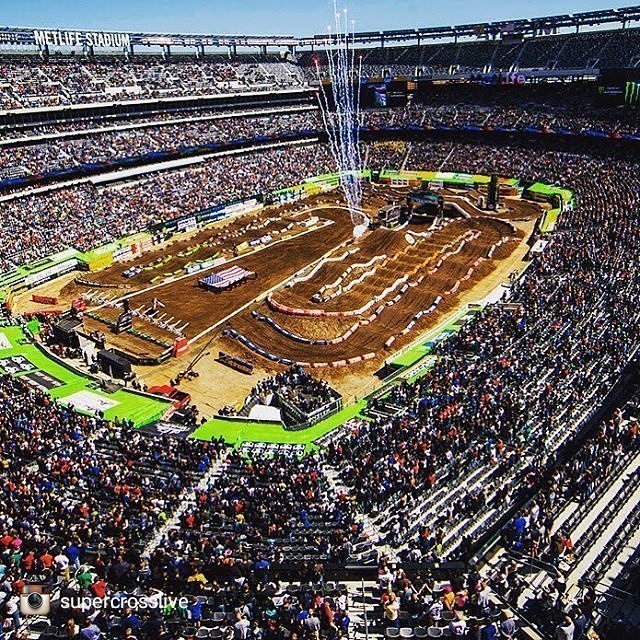 ubi747's tweet photo. repost from @supercrosslive
34 days until @monsterenergy Supercross kicks off. #Supercros… https://t.co/2BDn92tcki https://t.co/rZVm22jxwH