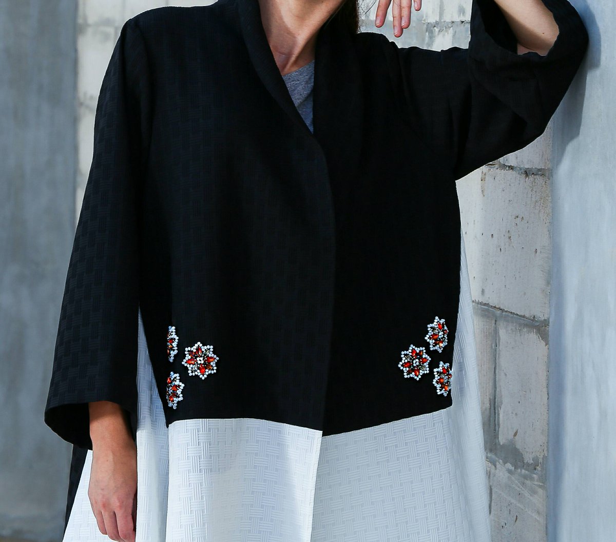BLEACHdubai's tweet photo. Black, white and floral details
#fw16 #abaya #crystal #flowers #dubai #fashion #closeup https://t.co/4u1e6GA8yy