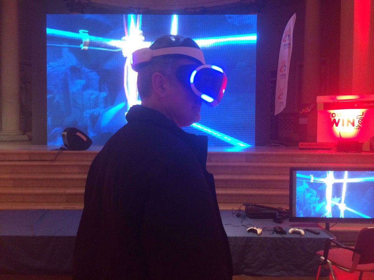 YouWin40's tweet photo. #PlayStationVR en #YouWinMallorca a lo grande 🎮😮 https://t.co/zNnrNTe7Tc