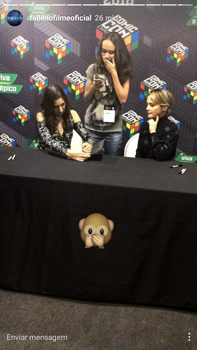 FallenBrasil's tweet photo. Sessão de autógrafos na CCXP! 💚 #FallenNaCCXP https://t.co/tIbdrHKDDx