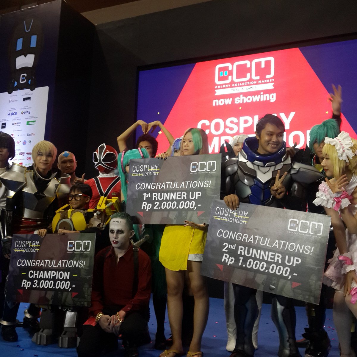 Colonycoid's tweet photo. Congratulations winners of Cosplay Competition!

#CCM #ColonyCollectionMarket #cosplay https://t.co/E5K5Ha0Olc