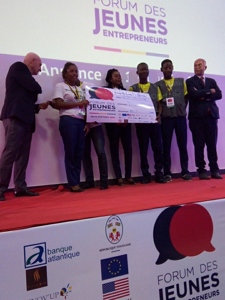 akpedze228's tweet photo. Les bons maraîchers ont jardiné le meilleur prix du entrepreunarial! #FJET2016 #entreprendretogo #jeunestogo https://t.co/3LiBt89VDh