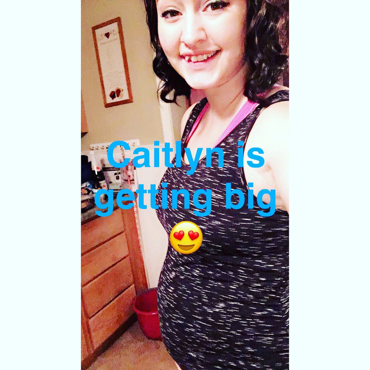 jordyleerf's tweet photo. Little Miss Caitlyn is growing more and more everyday 😍 #22weekspregnant https://t.co/u3OfGuNkJ0