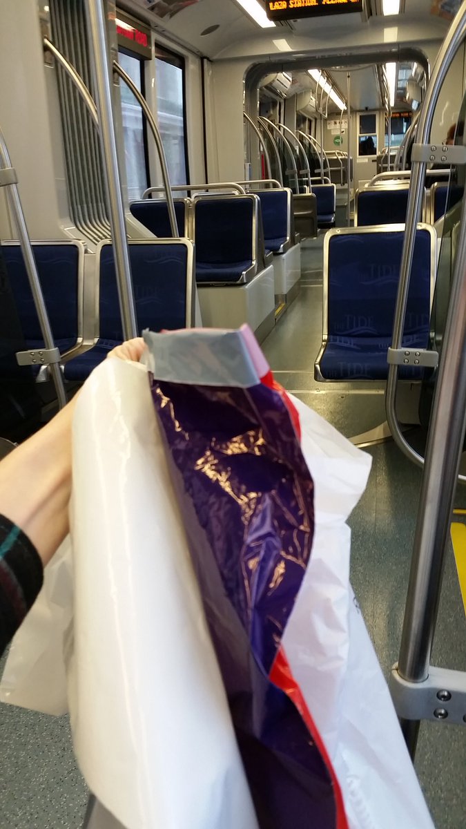 CBVolunbeers's tweet photo. @gohrt_com Take the tide to for xmas shopping #shopgreen Next time I'll remember my reusable bags! @NorfolkDowntown https://t.co/6I15oI5t5n
