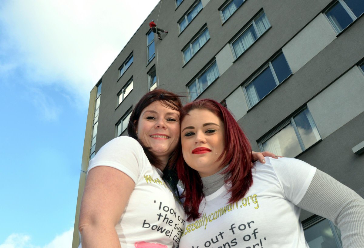 Bradford_TandA's tweet photo. Fundraisers abseil down hotel to raise funds for mum-of-four's cancer treatment https://t.co/v1qkMh9NEb https://t.co/AN9soOTaWP