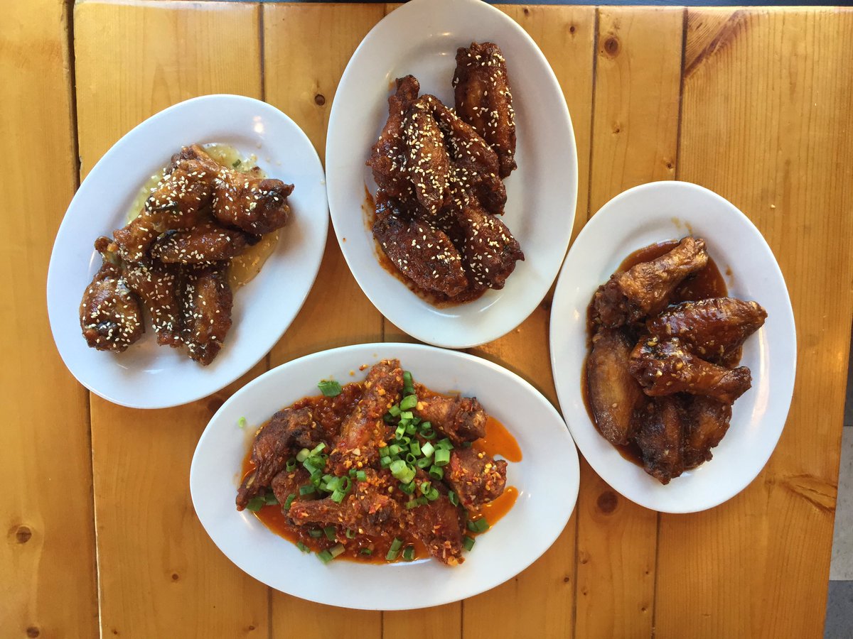 It's #Sunday, which means our #wing deal is on! 25 wings for $15 • All #gameday, dine in or take out 
#chs #holycityeats #football