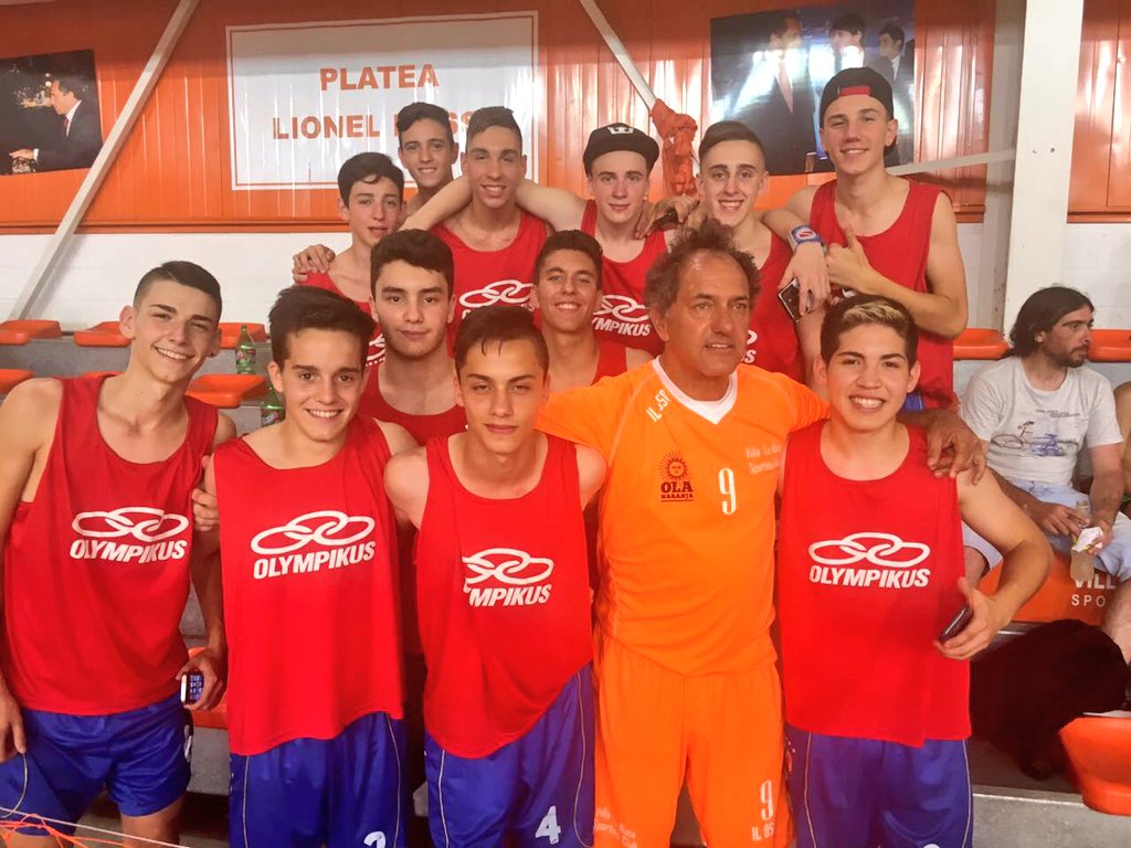 danielscioli's tweet photo. Hoy en #VillaLaÑata estuve con las inferiores de @AAAJoficial modelo de club por su semillero! https://t.co/5dUtr8JyOu