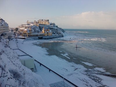 l_floch's tweet photo. Sa serais mortel de revoir granville sous la neige 😍❄️☃️🌨 https://t.co/J9eRvmweh0