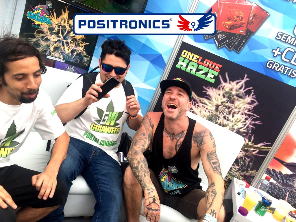 positronicsseed's tweet photo. pasándolo fatal en #ExpoWeed2016 #Chile #Stand74B con @yozatu y @FumarCagandoTV https://t.co/XzhszmIOmB