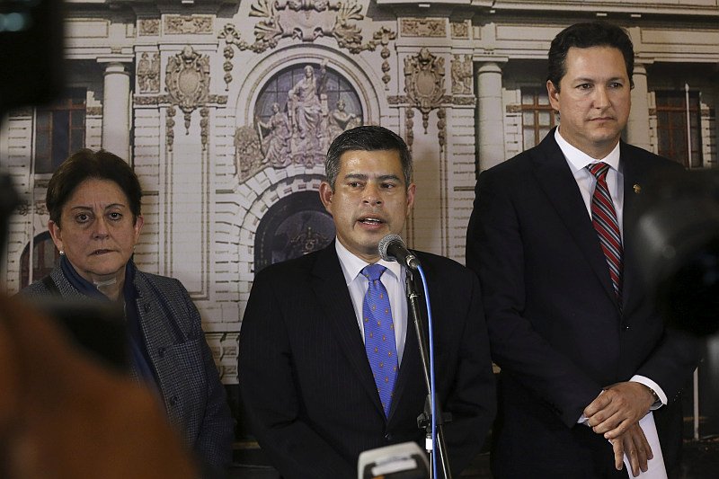 noticiAmerica's tweet photo. Galarreta: Que calienten los nuevos ministros si plantean confianza sobre Saavedra ► https://t.co/5io8qr8nAz https://t.co/sMn4Z86cMt