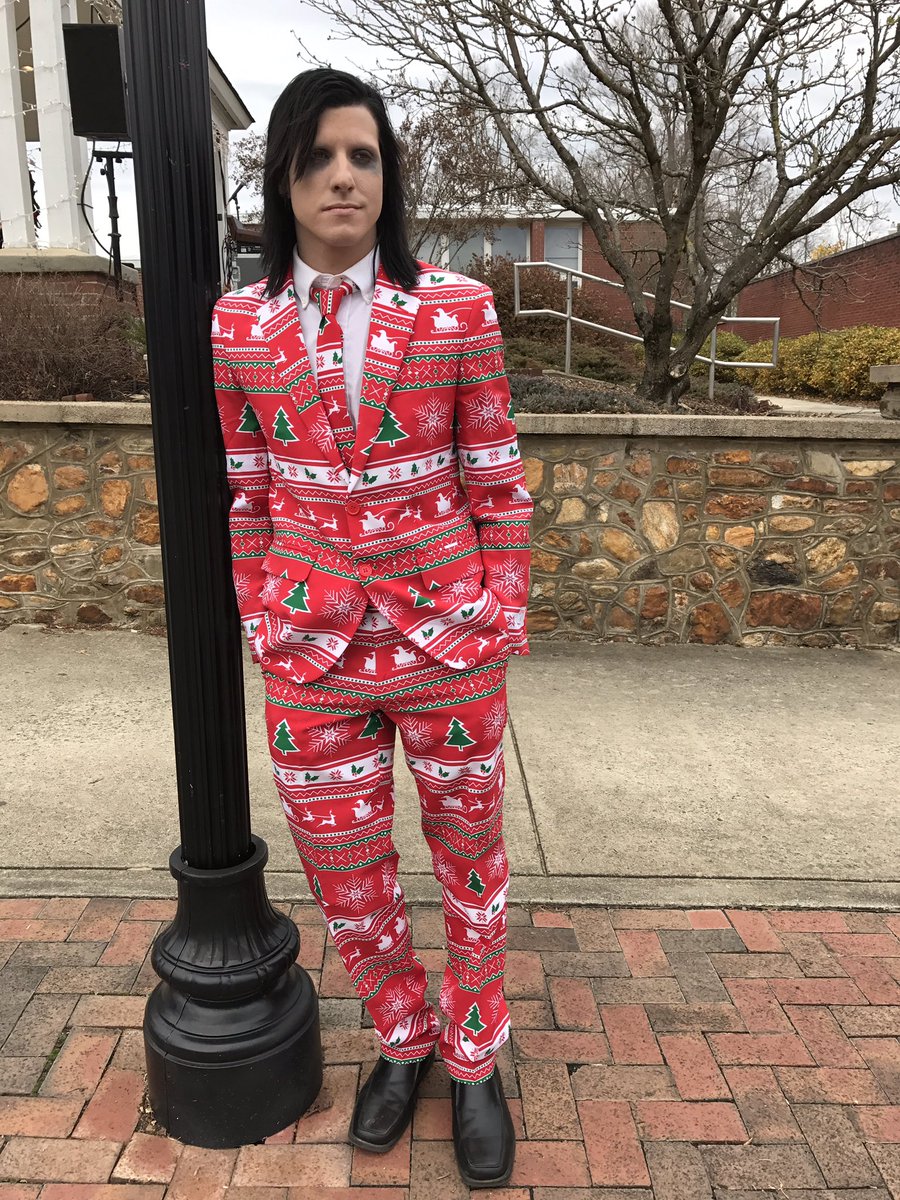 Hollis (onesiepajamas) Twitter