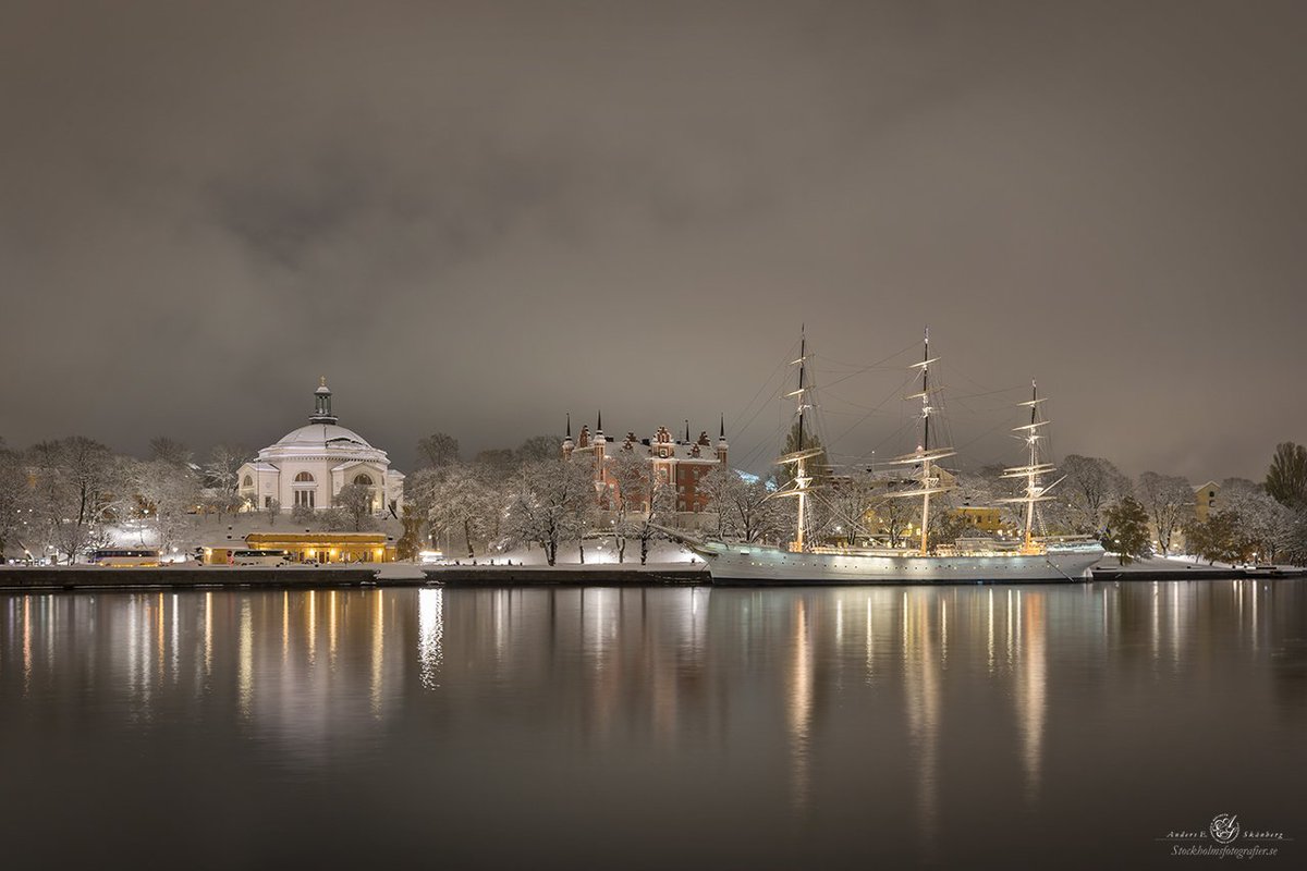 Last chance #Stockholm to compete to #win a set of pillow case from @hastens 
Photo @stockholmsfotografier.se
#minmysigavinter