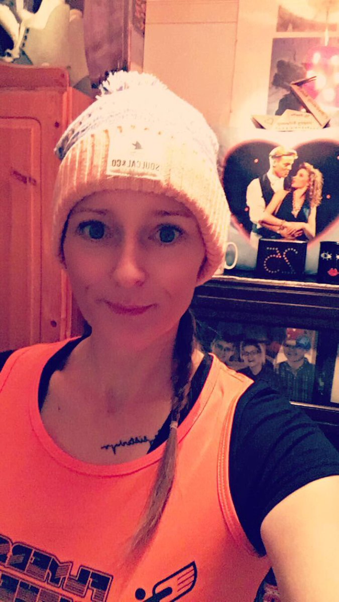 RunningVicci's tweet photo. First time this year the bobble hat has made an appearance. #ColdOutside #BobbleHat #ChristmasTime #RunningInTheWinter 🎄🎅❄️☃️❤️ https://t.co/OWCODTDKTh