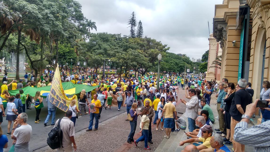 marcotulio78's tweet photo. @empiricus #antagonistasnasruas BH saiu às ruas p/ pedir #ForaPimentel #ForaRenan #10MedidasMPF #ForaJuca #SomosTodosLavaJato @STF_oficial https://t.co/B5YdCmCcIG