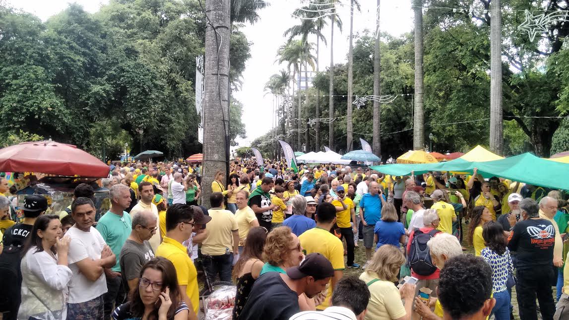 marcotulio78's tweet photo. @empiricus #antagonistasnasruas BH saiu às ruas p/ pedir #ForaPimentel #ForaRenan #10MedidasMPF #ForaJuca #SomosTodosLavaJato @STF_oficial https://t.co/B5YdCmCcIG