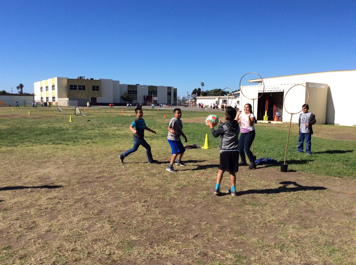 misslteaches's tweet photo. Playing some Quidditch! #kamala5thgrade #HARRYPOTTER https://t.co/VkNzIpbCZL