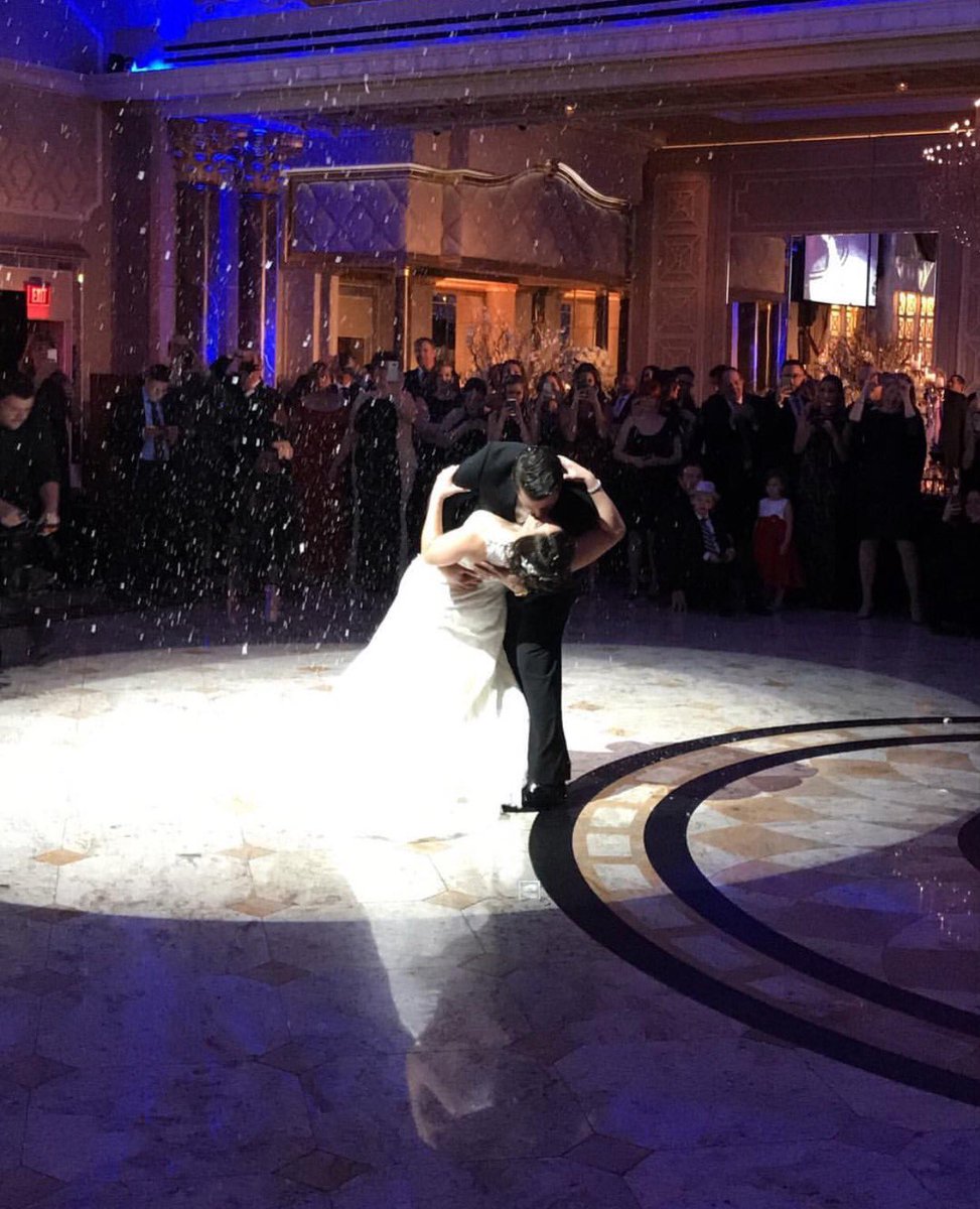 ShayneLibby's tweet photo. SFGiants: Congrats, newlyweds! (via jalynnecrawford//Instagram) #PintoToPanik #Crawnik #SFGiants https://t.co/ARskUh0ReC