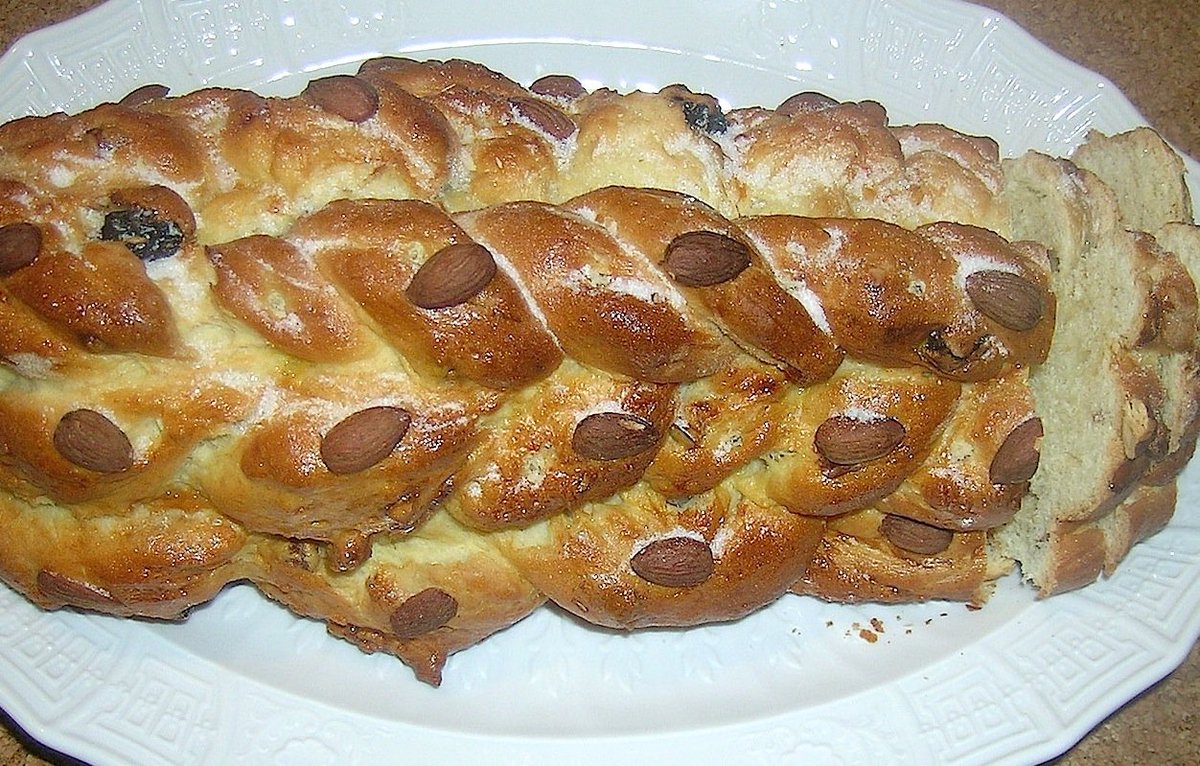 greenlivingbaby's tweet image. 1 of my favorite Czech traditions is making sweet egg #ChristmasBread every weekend of December: livinggreenwithbaby.com/vanocka-sweet-… #CristmasDesserts